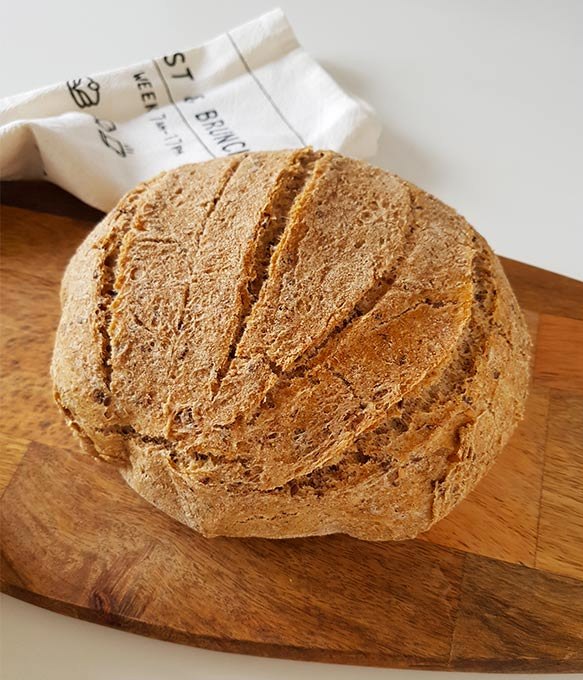 Pane integrale alla segale con semi di finocchio